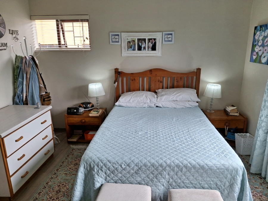 5 Bedroom Property for Sale in Hartenbos Central Western Cape